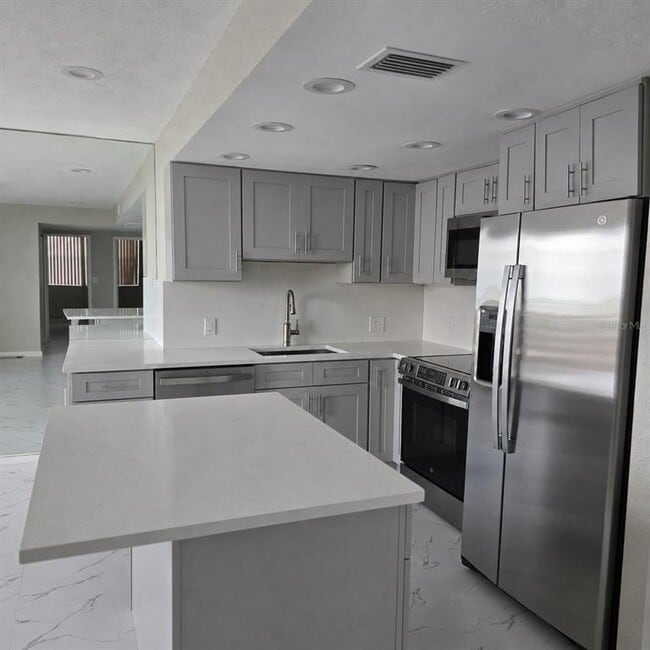 Building Photo - 4015 Bayshore Blvd