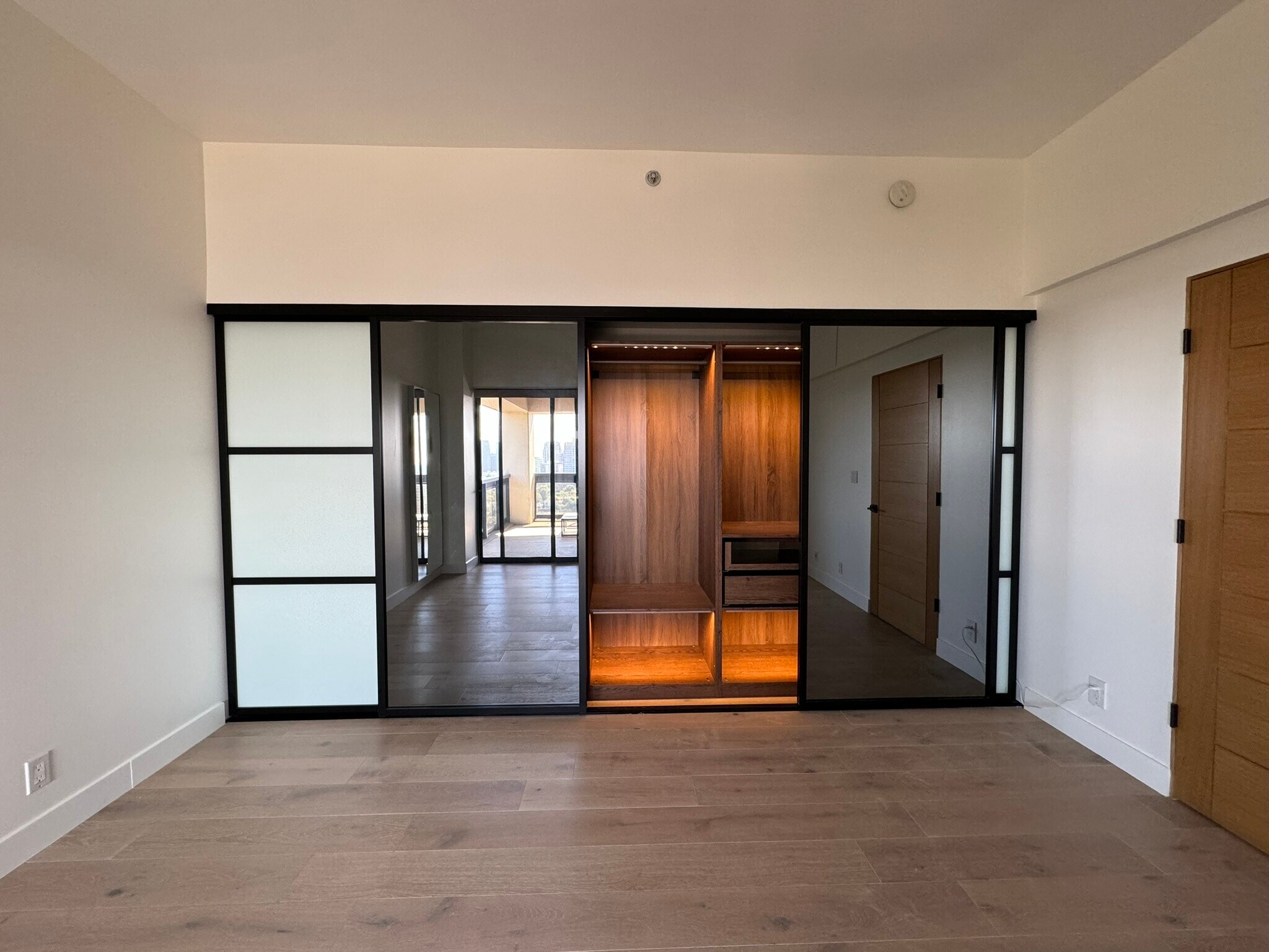 Building Photo - 10445 Wilshire Blvd