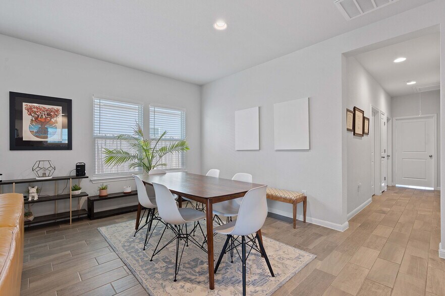 Building Photo - 10800 Blacket Dr