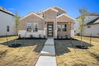 Building Photo - 833 Long Run