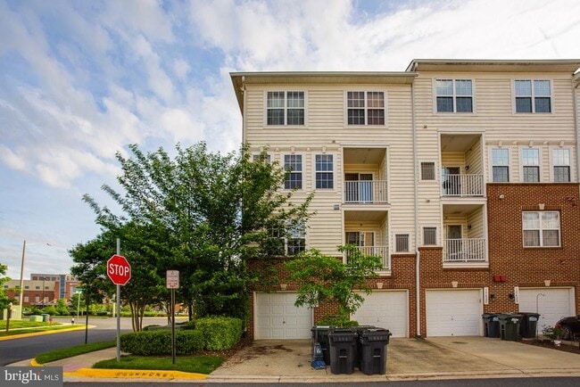 Building Photo - 15426 Rosemont Manor Dr