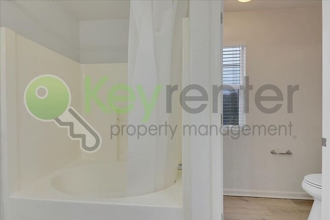 Building Photo - 461 Anjou Cir