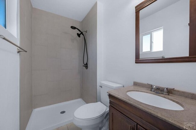 Building Photo - 981 Tamarack Cir
