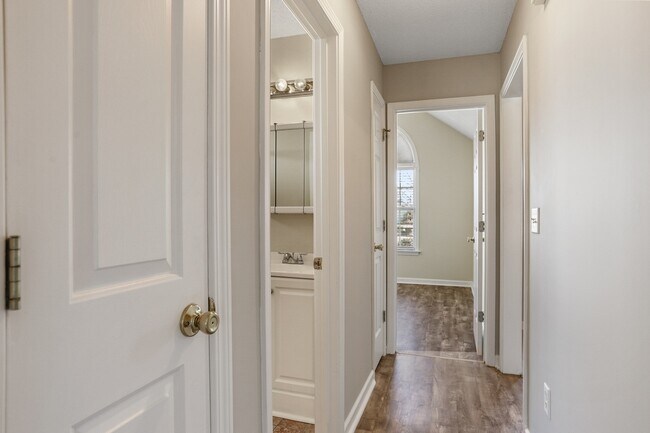 Building Photo - 204 Birch Dr