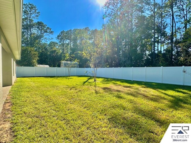 Building Photo - FULLY FENCED, LIKE NEW 3/2/2 IN PINE LAKES