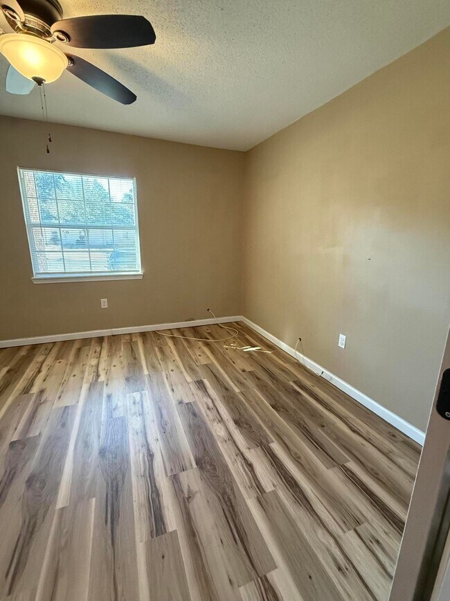 Building Photo - 607 W Sunset Blvd