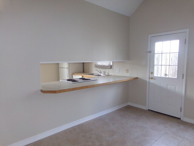 Building Photo - 901 Cook St