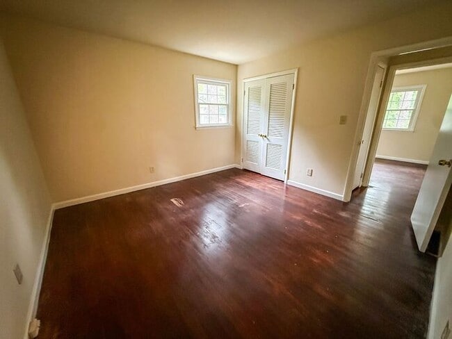 Building Photo - Spacious Ranch Home on Large Corner Lot Near North Hills