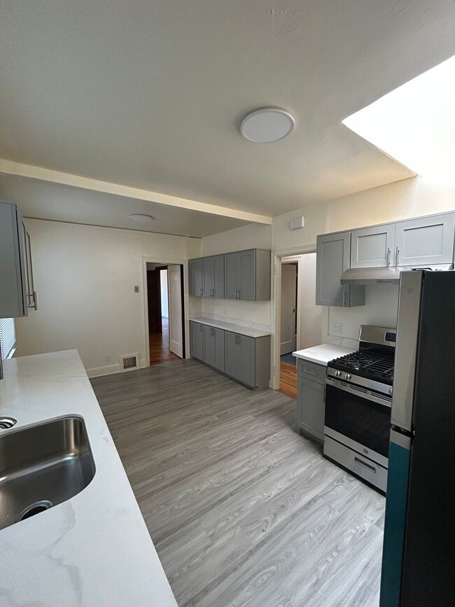 Building Photo - 1862 20th Ave