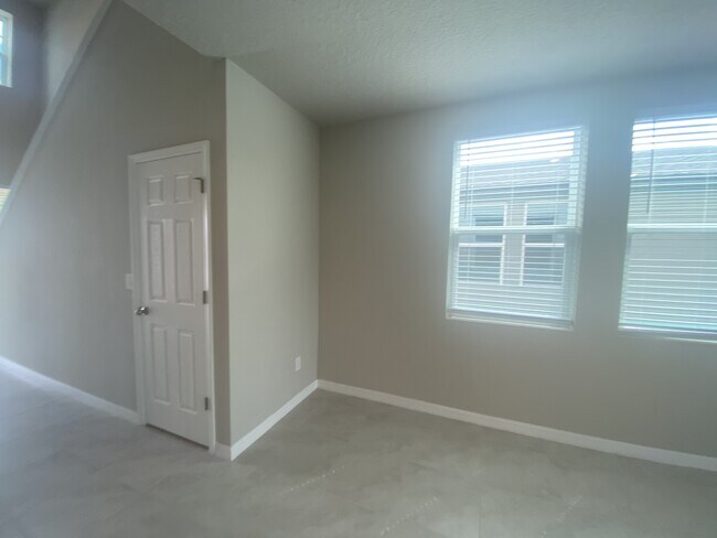 Building Photo - 3146 Bella Vista Dr