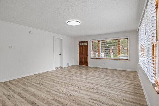 Building Photo - 429 N Swope St