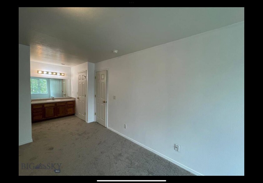 Building Photo - 763 Forestglen Dr
