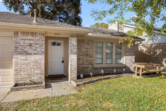 Building Photo - 1014 Three Forks Dr