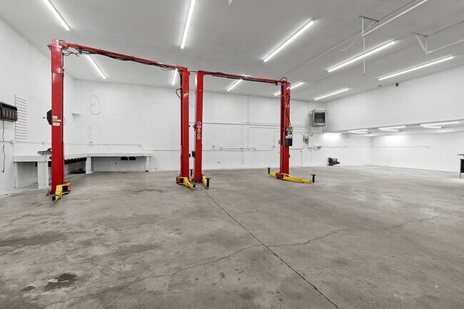 Building Photo - Stunning Home and Three Bay Shop Along Spo...