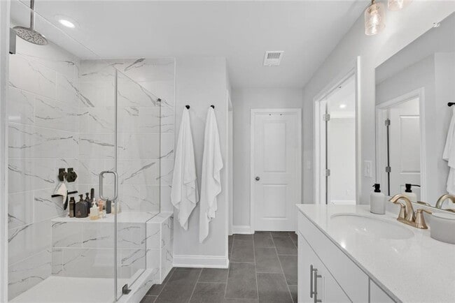Building Photo - 400 Renwood Trl