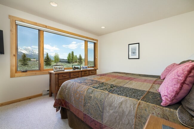 Building Photo - 8225 N Spring Gulch Rd