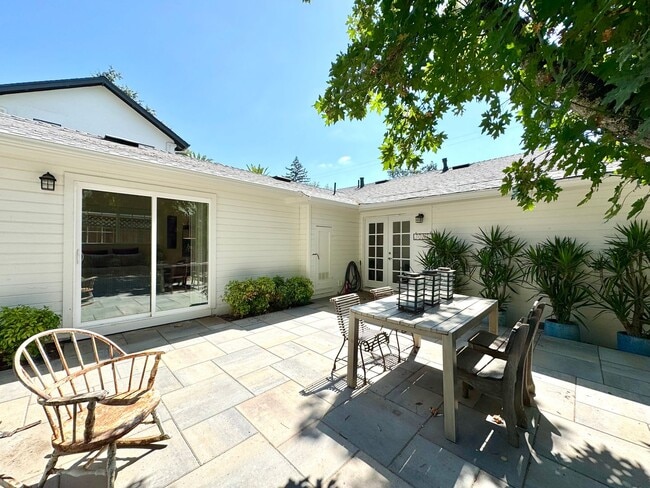 Building Photo - Available For 4+ Months!* Rare Find Furnished Saint Helena Gem, “Upper Tainter” 2 Bedrooms, 2 Bat...