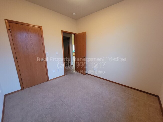 Building Photo - 19 Jasmine Ln