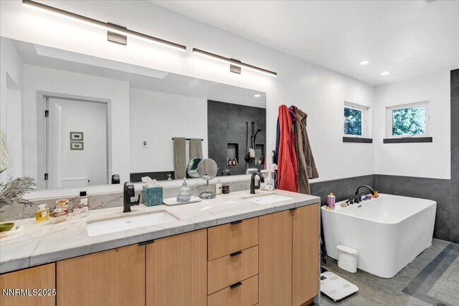 Building Photo - 1262 Hidden Woods Dr