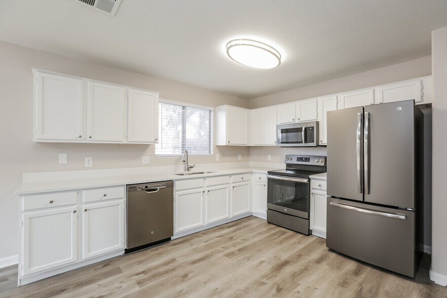 Building Photo - 8771 W Ocotillo Rd