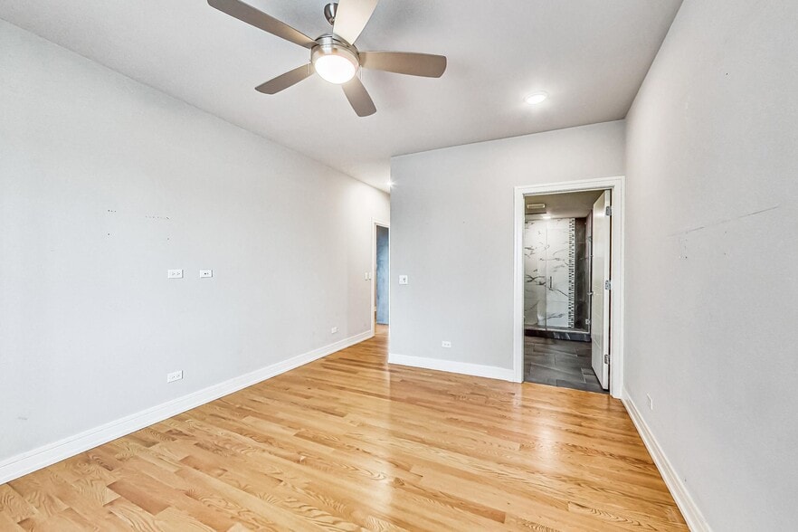 Building Photo - 1641 W Grand Ave