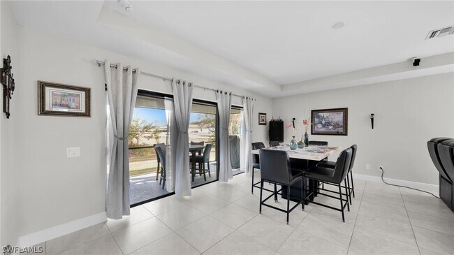 Building Photo - 569 Croydon Ave S