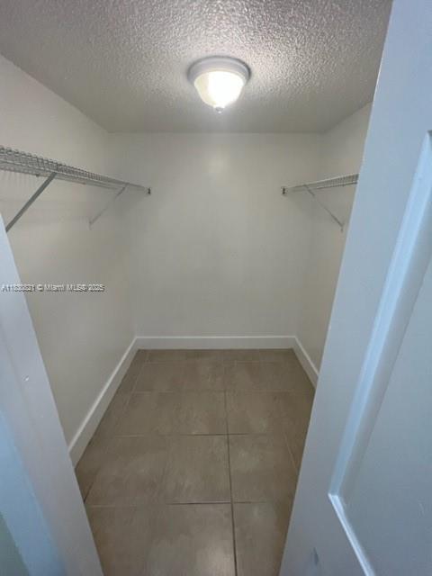 Building Photo - 120 Lakeview Dr