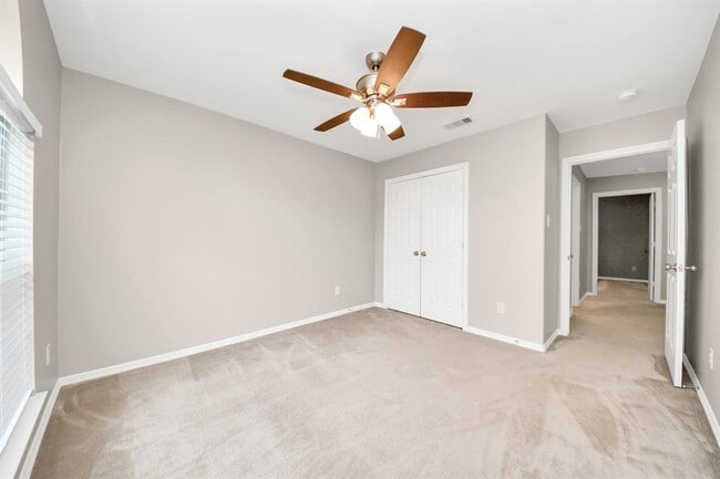 Building Photo - 8522 Sports Haven Dr