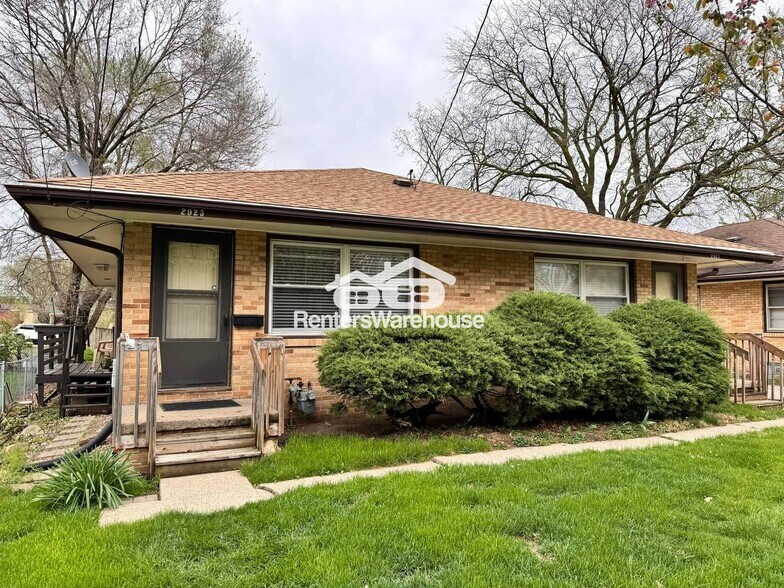 Primary Photo - 2923 49th Pl
