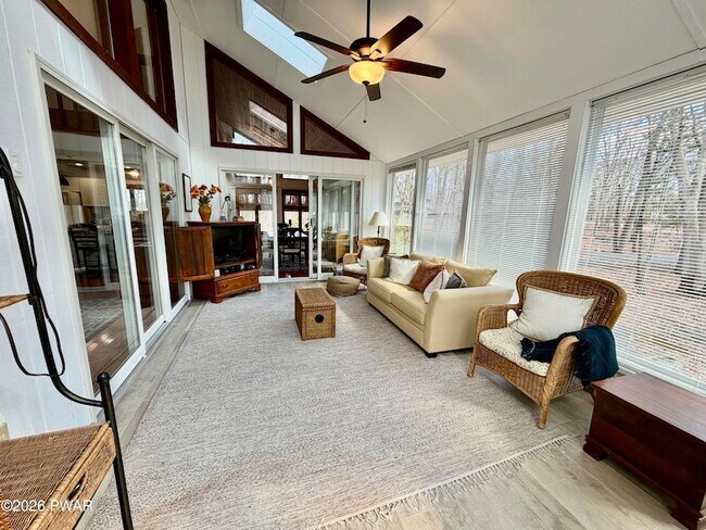 Building Photo - 811 Paddock Ct