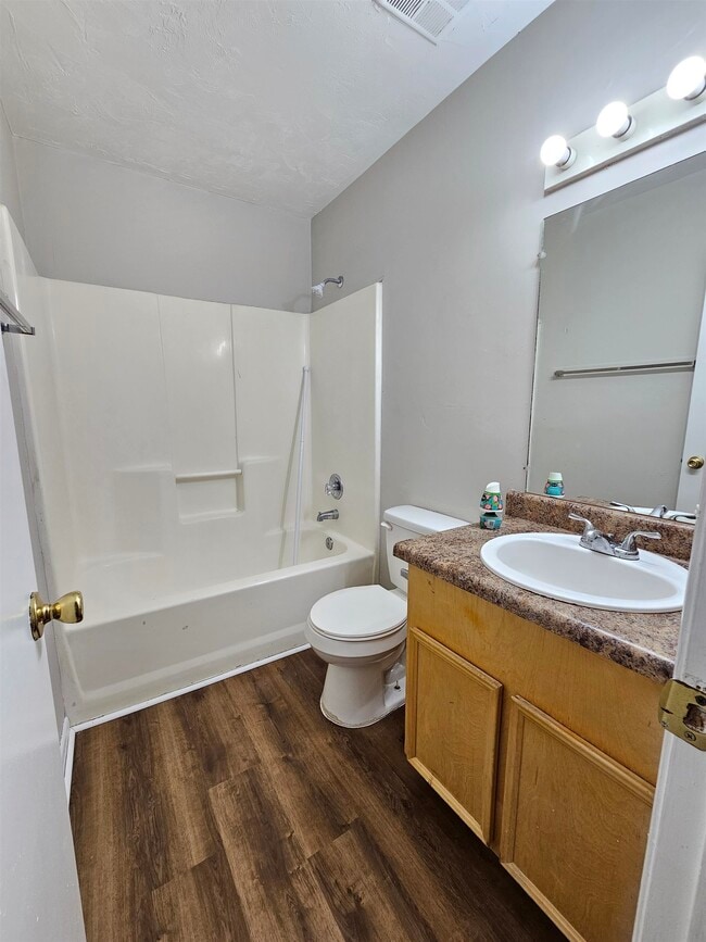 Building Photo - 2985 Woodrich Dr