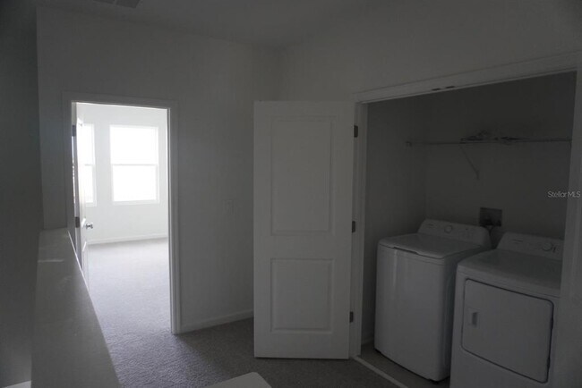 Building Photo - 2975 Maloof Dr