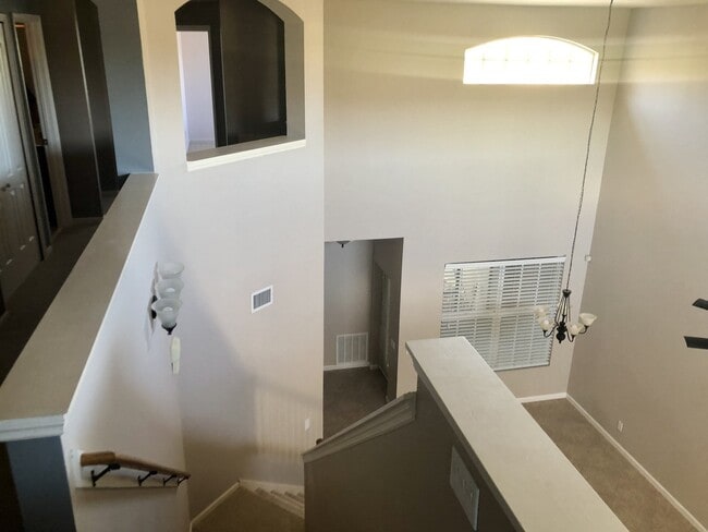 Building Photo - A gorgeous 4 Bedroom 2.5 Baths For Rent