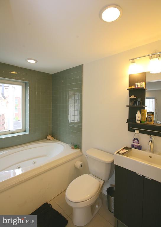 Building Photo - 209 W Wildey St