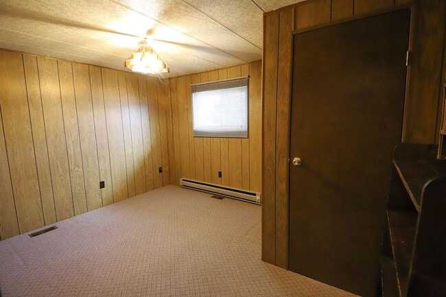 Building Photo - Country property