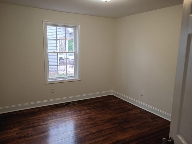 Building Photo - 403 Fair St