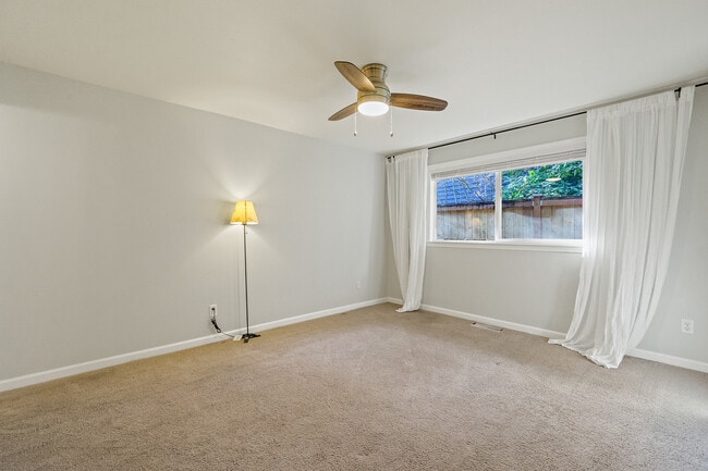 Building Photo - 10538 NE 141st St