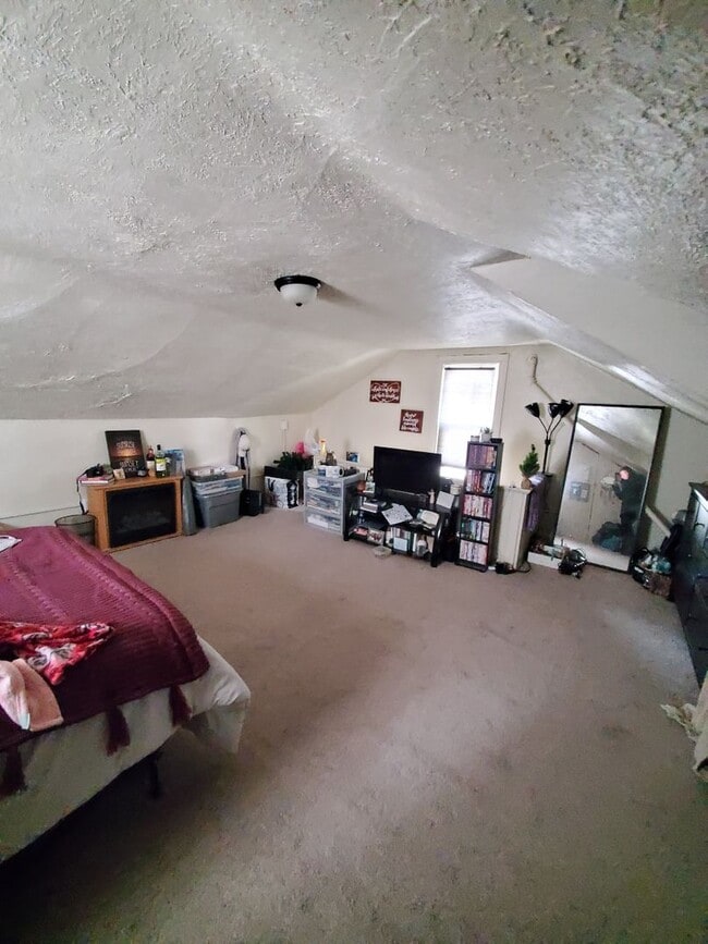 Building Photo - Available July 2026 - 4 Bedroom Home w/ Off-street Parking and Spacious Deck!