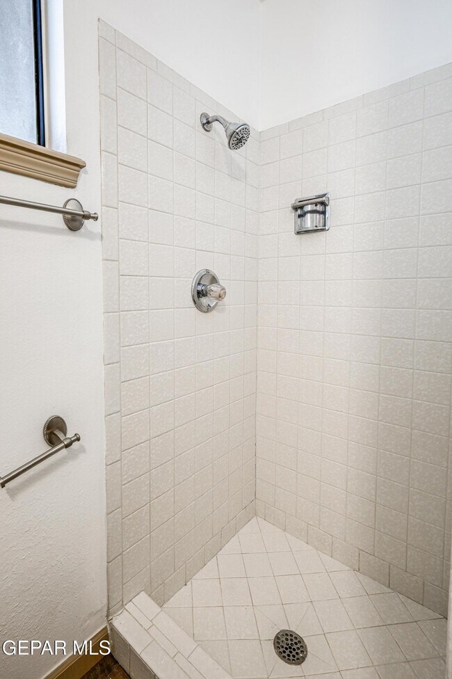 Building Photo - 4945 Vista Grande Cir