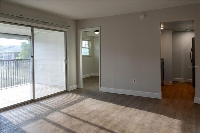 Building Photo - 847 Sky Lake Cir