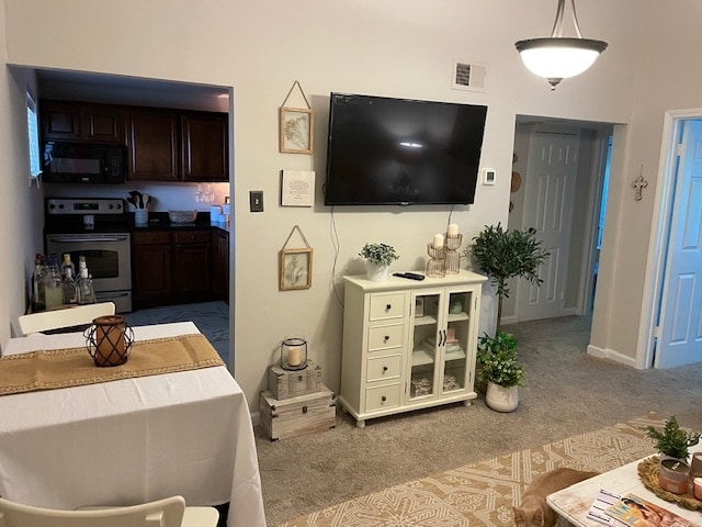 Building Photo - 250 Little St