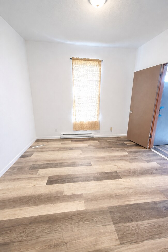 Building Photo - 829 Emerson Ave