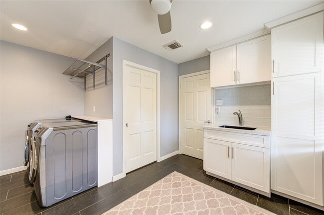 Building Photo - 15739 Fleetwood Oaks Dr