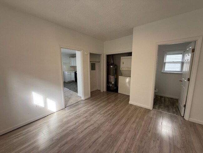 Building Photo - 49 Amm St