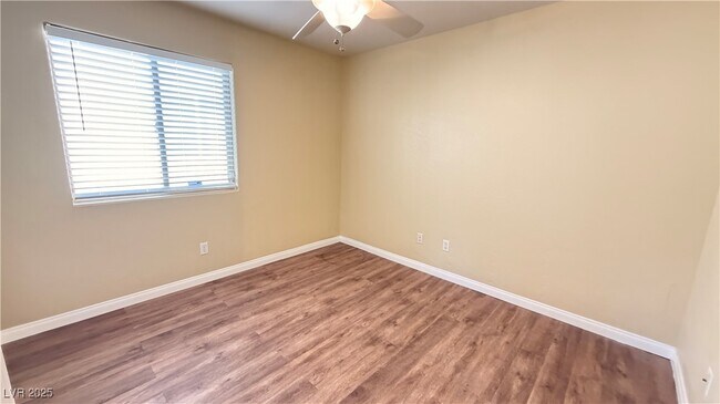 Building Photo - 3846 Waynesvill St