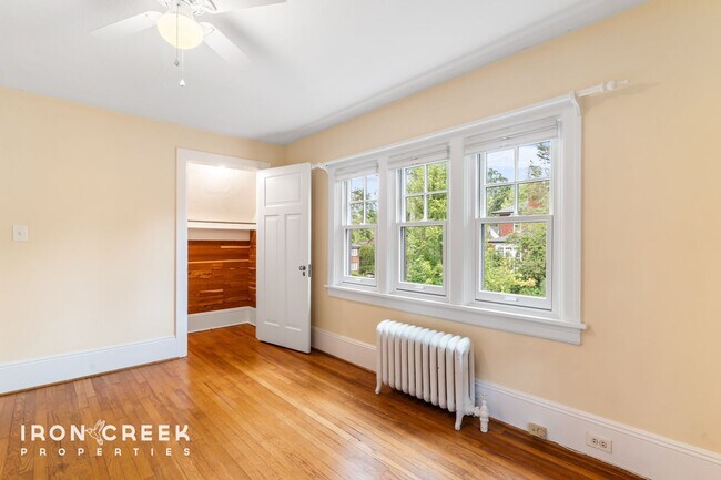 Building Photo - Charming Tudor Home in Historic Grove Park...