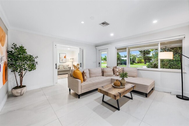 Building Photo - 4912 S Kay St