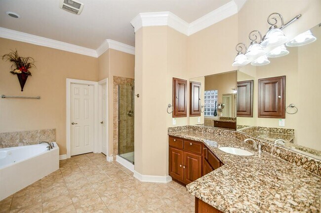 Building Photo - 1606 Locksley Ln