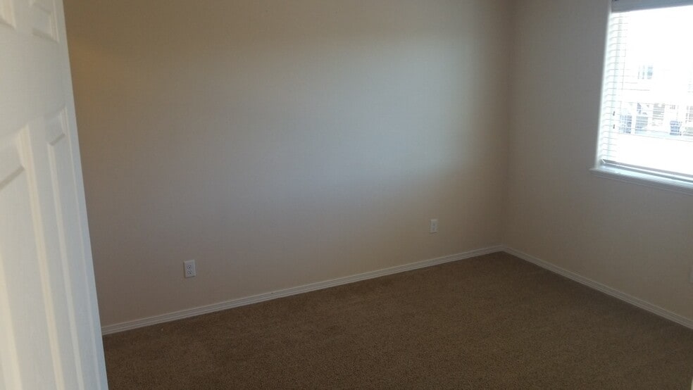 Building Photo - 1041 Alturas Dr