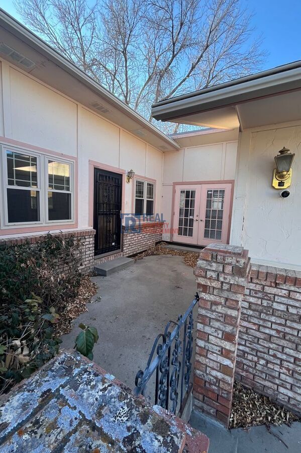 Building Photo - 1605 Flemming Dr